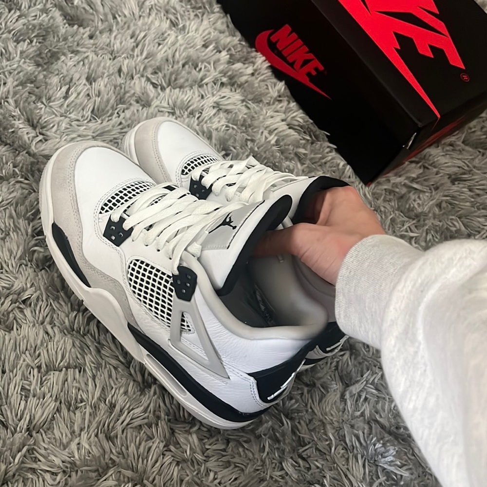 Brand new condition GS military 4s